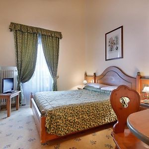 Camera grande con letto king size